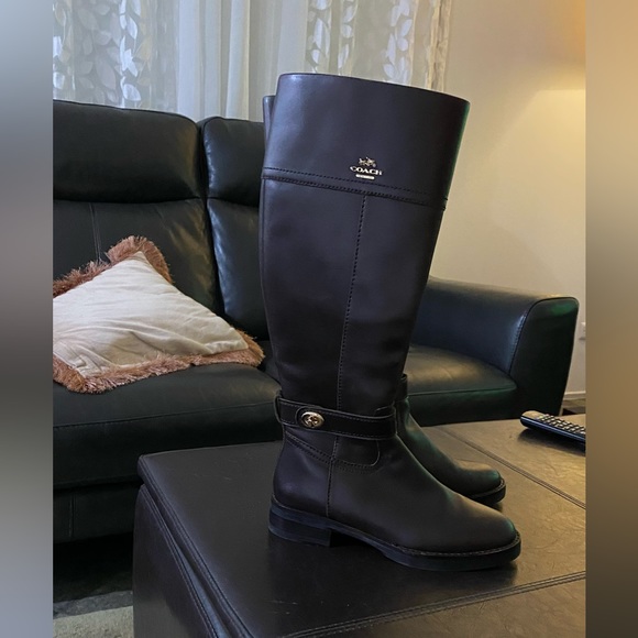 Coach Brown Boots size 5 - Picture 5 of 9